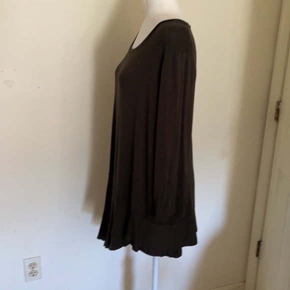 LOGO tunic  XL asymmetric hem w/ruffle. 3/4 sleeves dark olive - Picture 3 of 6